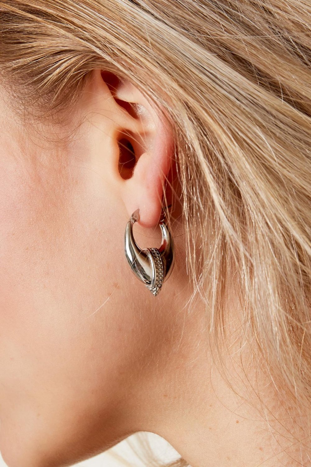 Earrings with detail in the middle Silver Color Stainless Steel h5Picture4